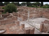 08032 ostia - regio v - insula ii - domus del protiro (v,ii,4-5) - bli ri nordosten - re - raum (13) mit saeule.jpg